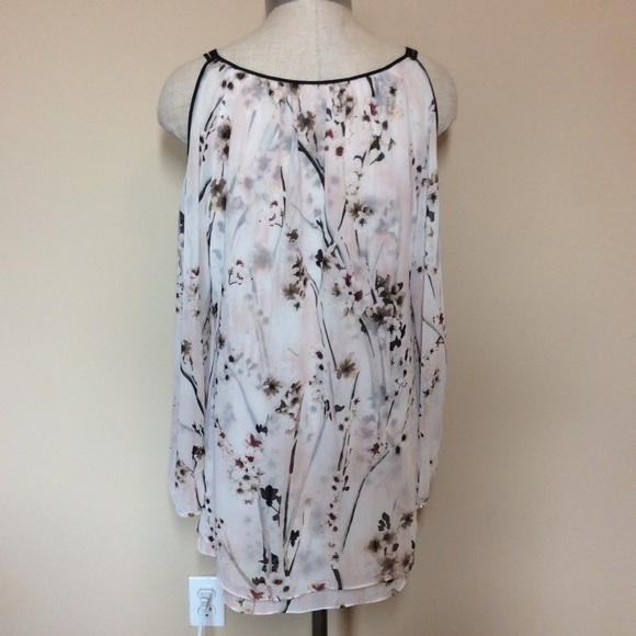 White House Black Market cherry blossom top - Picture 2 of 12